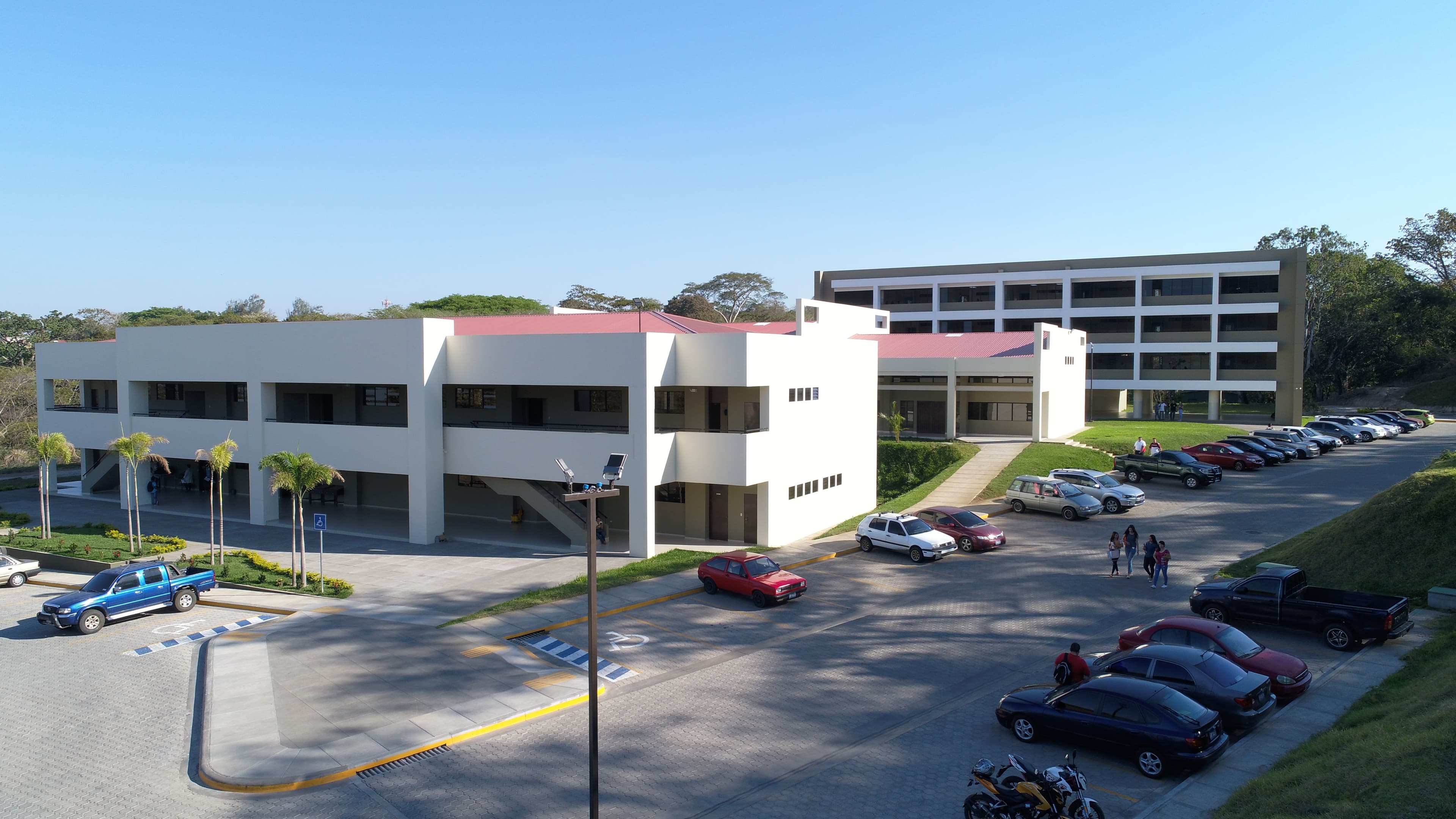 Universidad Católica de El Salvador (UNICAES)